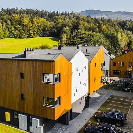 Ptasie Nowosc Z Widokiem Na Gory *