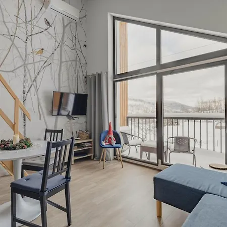 Ptasie Nowosc Z Widokiem Na Gory