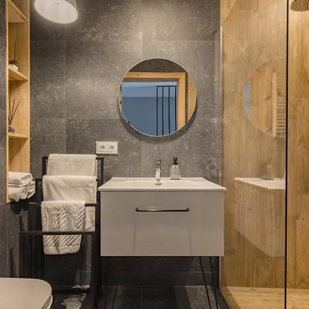 Ptasie Nowosc Z Widokiem Na Gory *