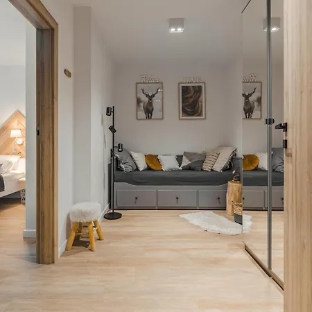 Ptasie Nowosc Z Widokiem Na Gory *