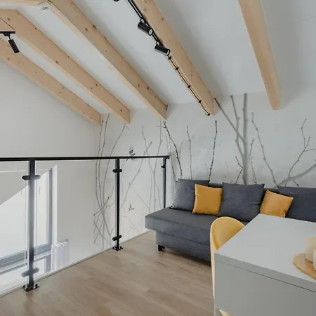 Ptasie Nowosc Z Widokiem Na Gory *