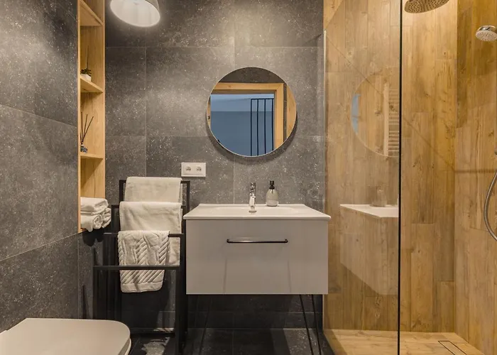 Ptasie Nowosc Z Widokiem Na Gory *