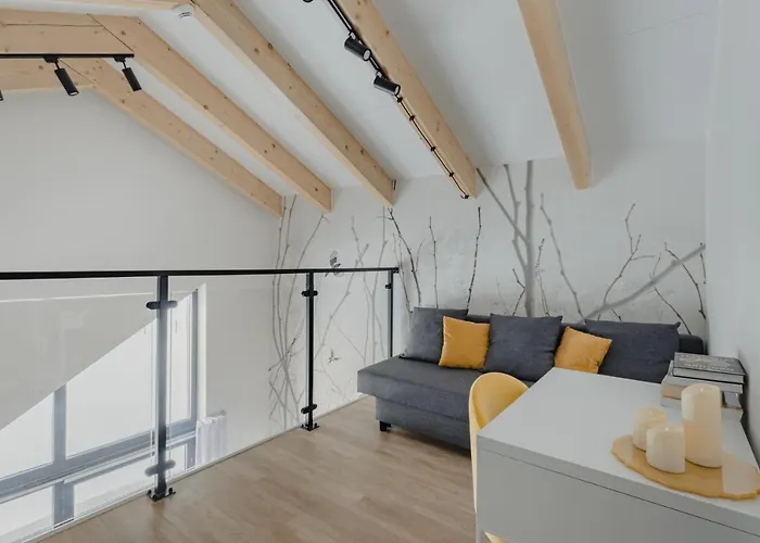 Ptasie Nowosc Z Widokiem Na Gory *